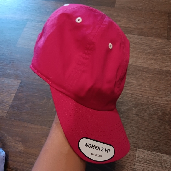 Adidas Women Fit  Red Cap New Atletic - Picture 2 of 4